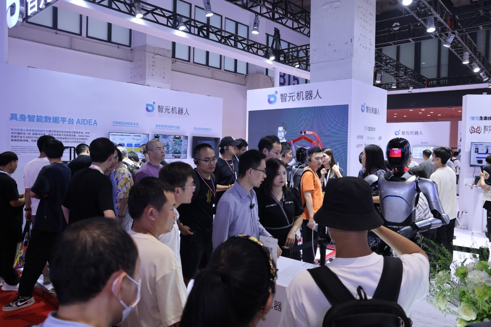 LEwin樂玩機器人亮相世界機器人大會WRC